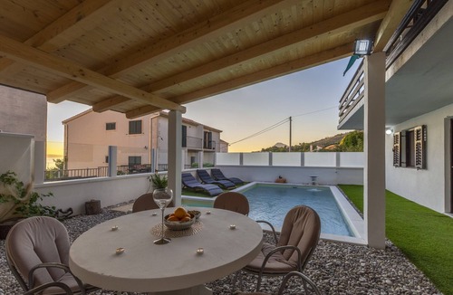 Stanici House | Perfectly located holiday home with a private pool