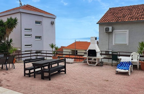 Businci Apartment | Pet friendly apartment in Okrug Gornji