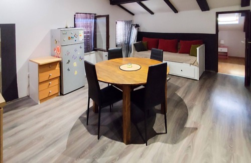 Njivice Apartment | Pet friendly apartment in Njivice with WiFi