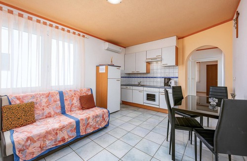 Đuba Apartment | Pet friendly apartment in Duba with WiFi