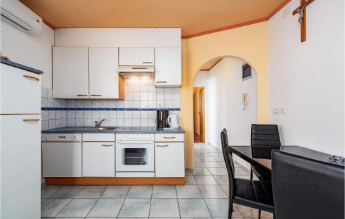 Đuba Apartment | Pet Friendly Apartment In Duba With Wifi