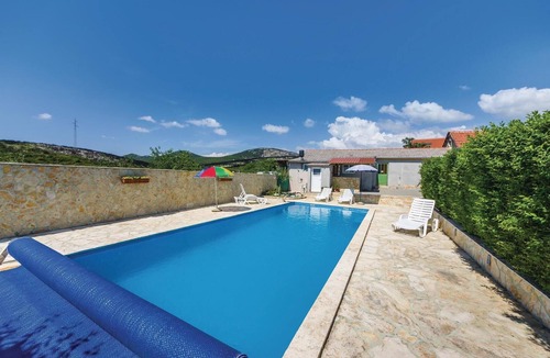 Pakostane Apartment | Pet friendly apartment in Vrana