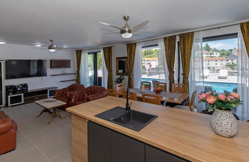 Blace House | Pet friendly home in Blace