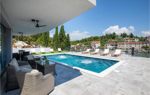 Blace House | Pet Friendly Home In Blace