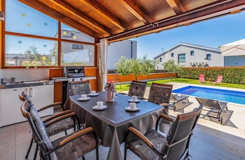Skatari House | Pet friendly home in Skatari