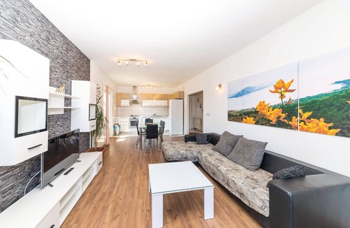 Slatine House | Pet friendly home in Slatine