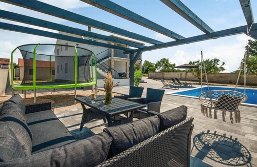 Tinj House | Pet friendly home in Tinj