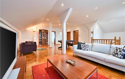 Konjscina House | Pet Friendly Home In Turnisce