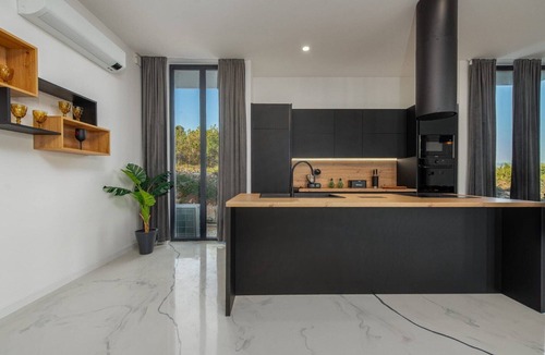 Novalja Villa | Pet-friendly hub by the sea