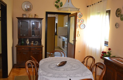 Umag Apartment | Pink apartment with two terraces, garden, a stone's throw from the beach