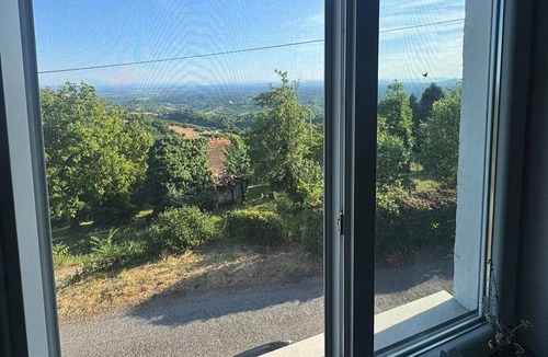 Breznik Plesivicki Apartment | Plesivica Hillside HolidayHome/Hot-Tub - 1 Bedroom