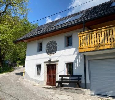 Tolmin House | Počitniška hiša Mlekarna Grant
