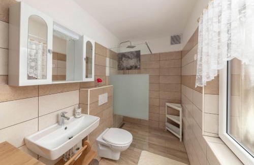 Predjama House | Počitniška Hiša Pr Martinovih
