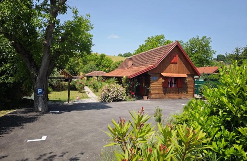 Radoboj House | Pod orehom drvena kuća i sauna