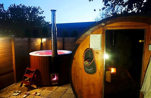 Radoboj House | Pod orehom drvena kuća i sauna
