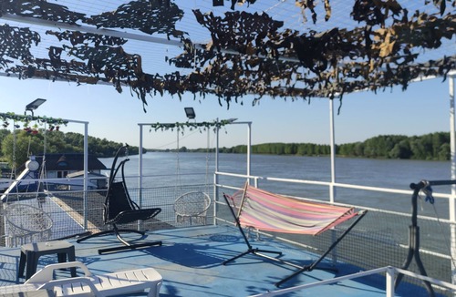 Mahmudia Boat Rental | Pontonul lui Cristian - Oaza ta de liniște și relaxare din inima Deltei Dunării