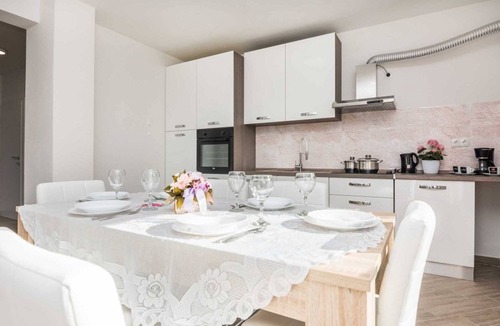 Pakostane Apartment | Pool apartment Bakija 2