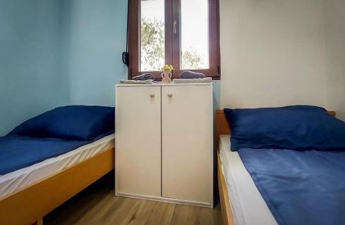 Rovinjsko Selo House | Poolside compact family cottage Sara
