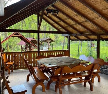 Capatineni-Ungureni House | Poteca Ursului