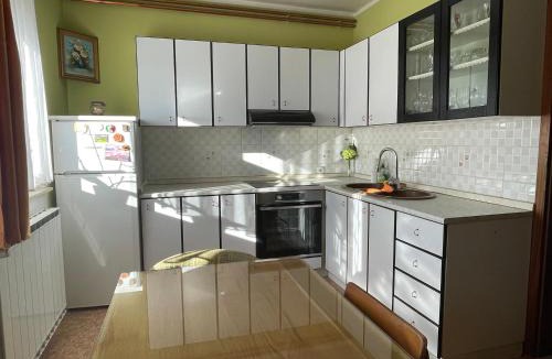 Hrastnik Apartment | Pr Španc, Apartment on a sunny farm, Laško