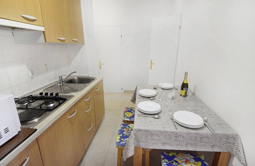 Monterol Apartment | Practical family stay with outdoor area