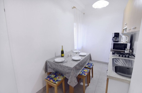 Monterol Apartment | Practical family stay with outdoor area