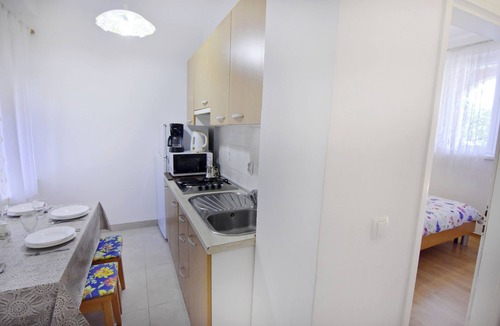 Monterol Apartment | Practical family stay with outdoor area