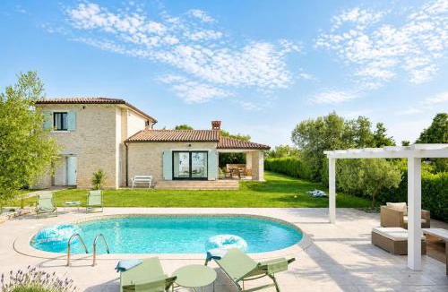 Jursici Villa | Private 9000qm Estate Villa with Pool and Yacuzzi and Sauna absolute Privacy near Fazana