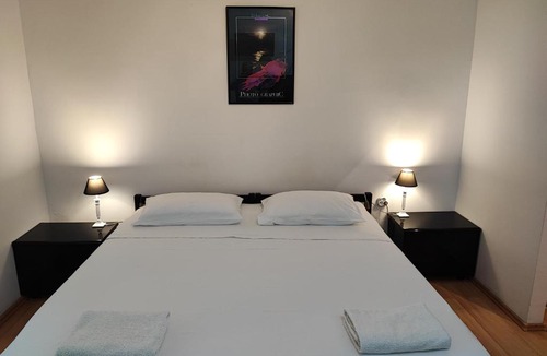 Split House | Private Accommodation Raspudic