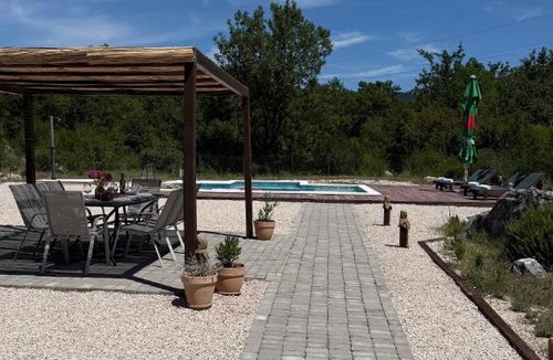 Neoric Villa | Private Villa Bonaventura with Pool & Jacuzzi & BBQ for Families & Groups near Split