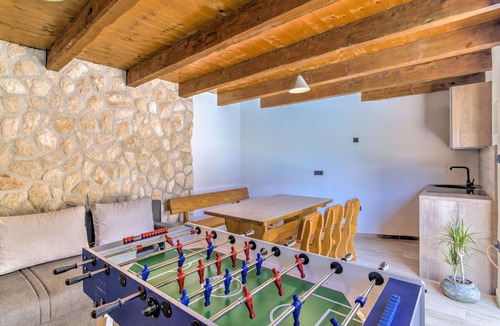 Ledenice House | Private Villa with WIFI, hot tub, private pool, A/C, TV, terrace, pets allowed, panoramic view