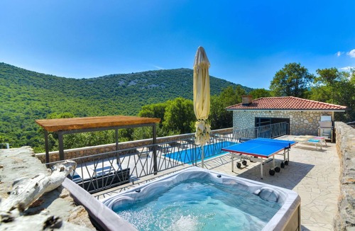 Ledenice House | Private Villa with WIFI, hot tub, private pool, A/C, TV, terrace, pets allowed, panoramic view