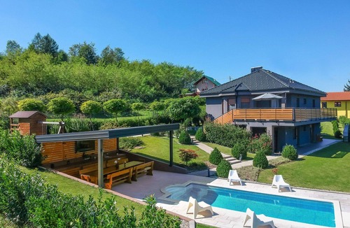 Bosiljevo House | Private Villa with A/C, hot tub, WIFI, private pool, TV, terrace, pets allowed, panoramic view