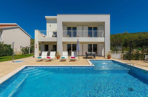 Stanisovi Villa | Private Villa with hot tub, private pool, WIFI, A/C, TV, terrace, pets allowed, panoramic view
