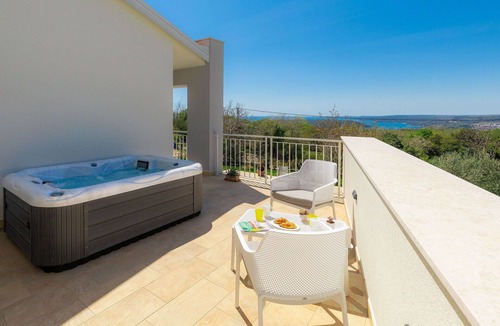 Stanisovi Villa | Private Villa with hot tub, private pool, WIFI, A/C, TV, terrace, pets allowed, panoramic view