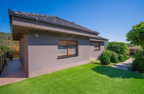 Bosiljevo House | Private Villa with private pool, hot tub, WIFI, A/C, TV, terrace, pets allowed, panoramic view