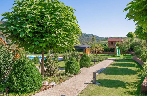 Bosiljevo House | Private Villa with WIFI, private pool, A/C, hot tub, TV, terrace, pets allowed, panoramic view
