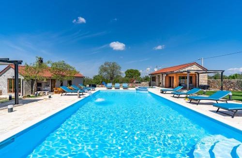Oklaj Villa | Promina luxury villa with 72sqm Heated Pool, Jacuzzi, Infrared Sauna, Tennis court, Media room