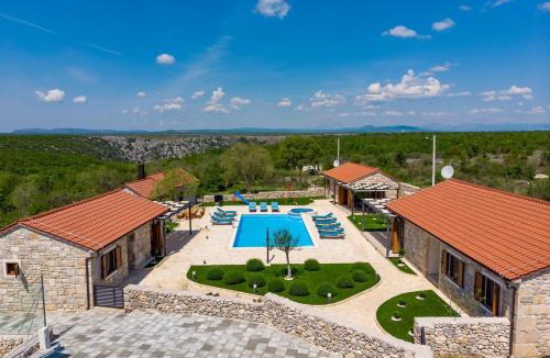 Oklaj Villa | Promina luxury villa with 72sqm Heated Pool, Jacuzzi, Infrared Sauna, Tennis court, Media room