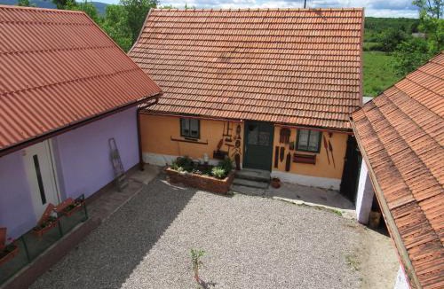 Plaski House | Propolis house