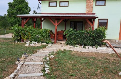 Plaski House | Propolis house