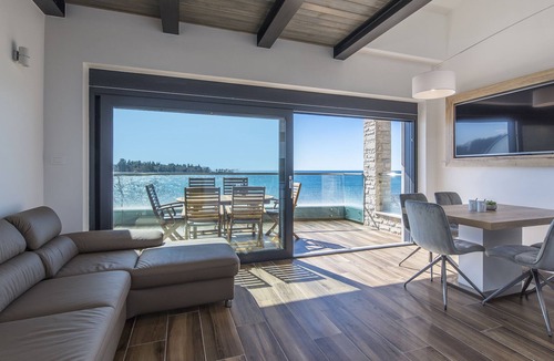 Lovrecica Apartment | Punta Mulino Apartment A4 by the sea