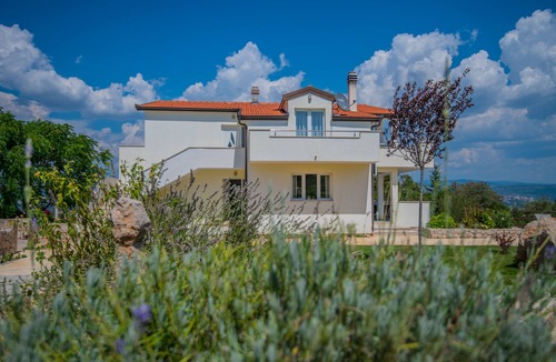 Grubine Villa | Quiet and Spacius Family Villa, Heated Pool, Big Yard – Near Makarska & Split