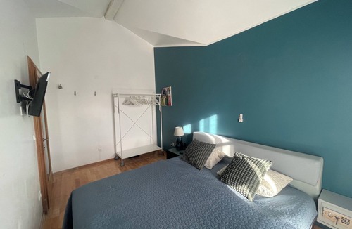 Karlovac Villa | Quietly located villa with 2 apartments on the outskirts of town with private parking space