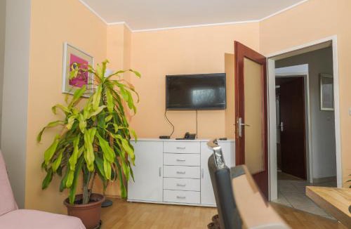 Osijek Apartment | Quietude in Visnjevac