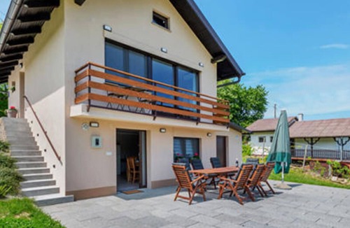 Sveti Juraj na Bregu House | Relax in a poolside holiday home surrounded by Međimurje vineyards
