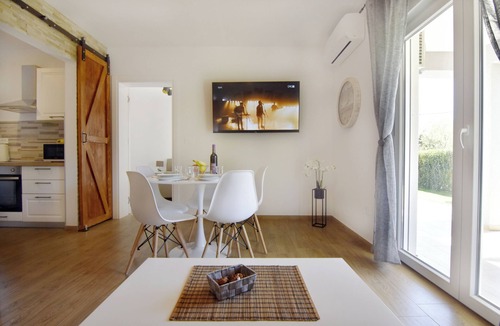 Cepljani Apartment | Relaxing holiday home with shared pool