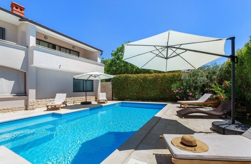 Cabrunici House | Relaxing holiday house with private pool and children's playground