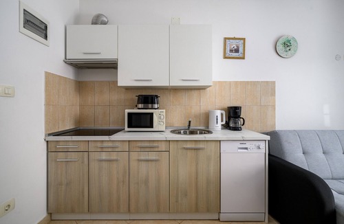 Drenje Apartment | Relaxing Summer Apartment - Pool, Sauna, Jacuzzi 7