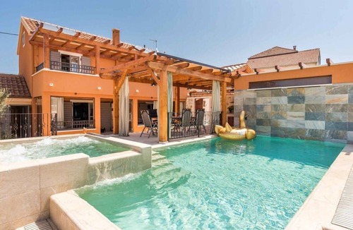 Bicine Villa | Renovated Luxury Styled Villa With Amazing Pool